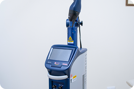 シミ取り・シミ治療に使用されるeCO2（エコツー）機器画像